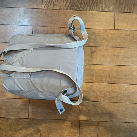 Kånken Gray Backpack - Picture 4 of 6